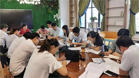 心有蓮花 向陽(yáng)而生|長(zhǎng)郡岳陽(yáng)郡華學(xué)校校本培訓(xùn)圓滿(mǎn)結(jié)束