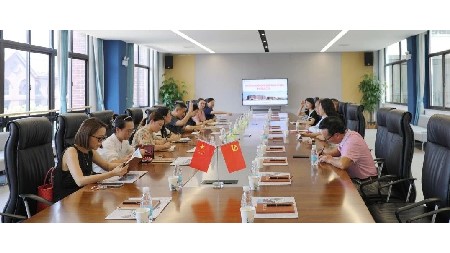 心系港區(qū)教育 引領(lǐng)學(xué)校發(fā)展|城陵磯新港區(qū)領(lǐng)導(dǎo)及區(qū)婦聯(lián)組織來郡華考查調(diào)研